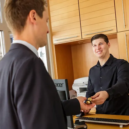 Messehotel Koeln-deutz 3*